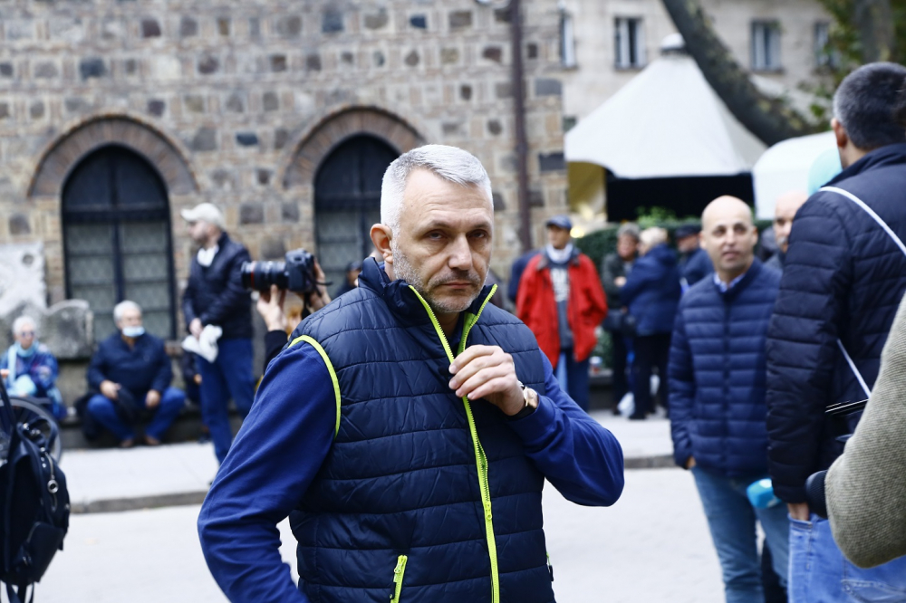 Хаджигенов заведе блондинка на ресторант и се забърка в просташки скандал 