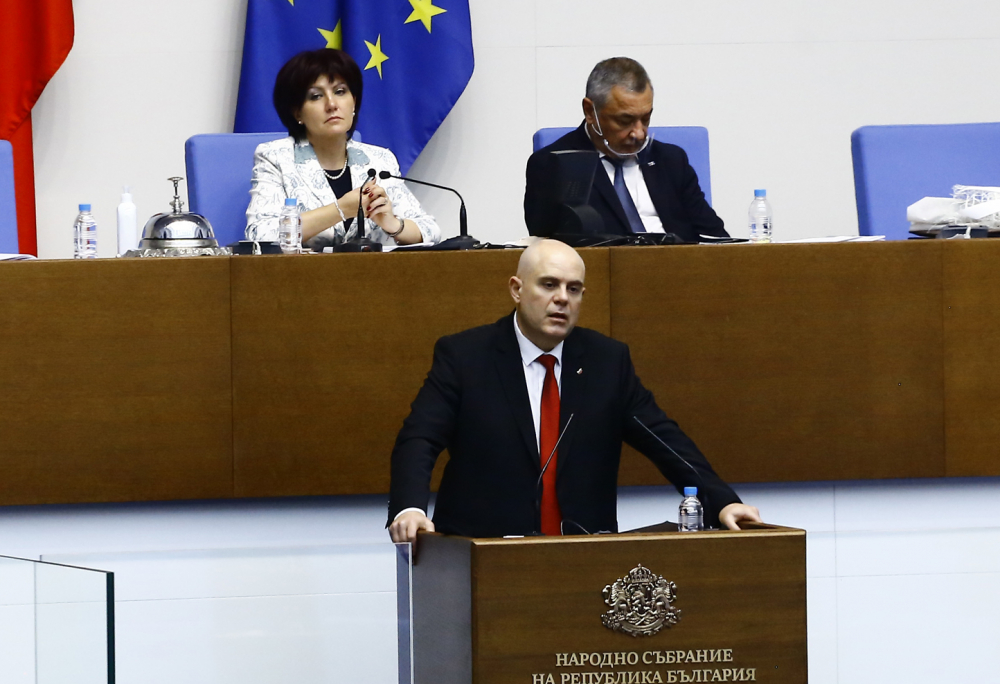 КС: „Разследващият“ главния прокурор е противоконституционен