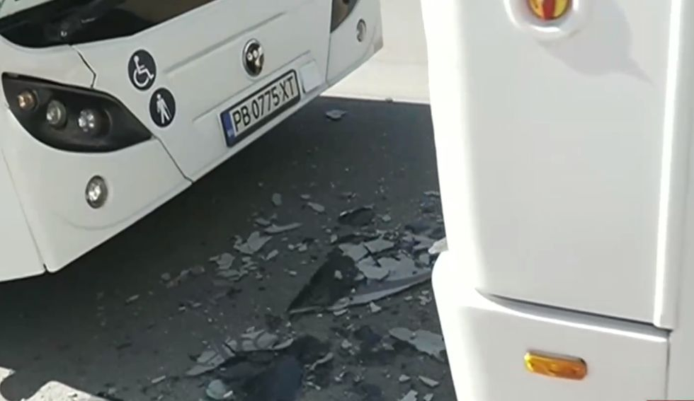 Меле между 2 автобуса в Пловдив ВИДЕО