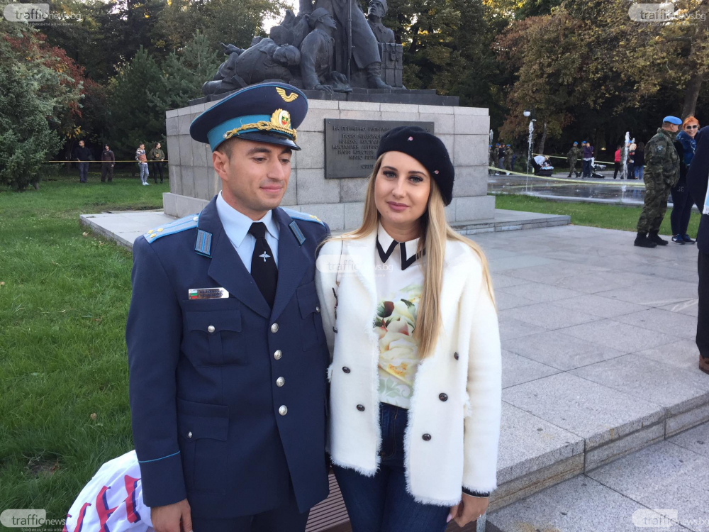 Никола скочи от самолет в Пловдив, а като се разтвори парашутът му и всички ахнаха СНИМКИ