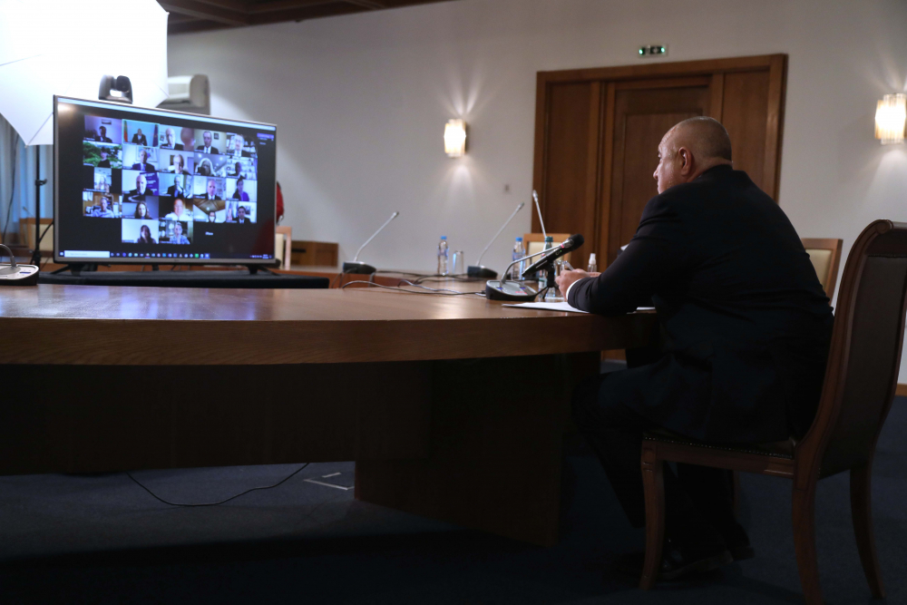Борисов не се спира, по тъмна доба проведе видео разговор с... СНИМКИ