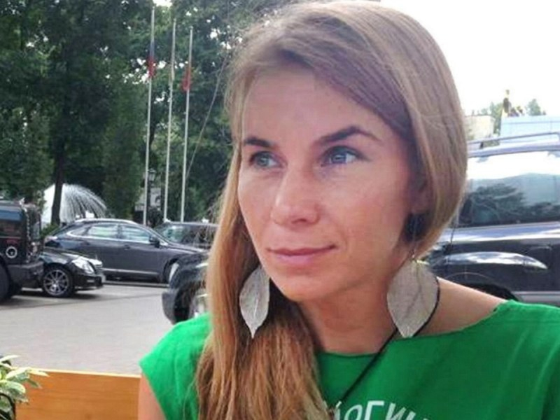Известна еколожка умря, ухапана от оса, докато пие сокче