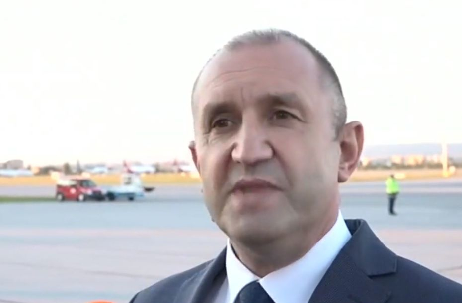 Радев показа теста си за COVID-19 и обяви...  ВИДЕО