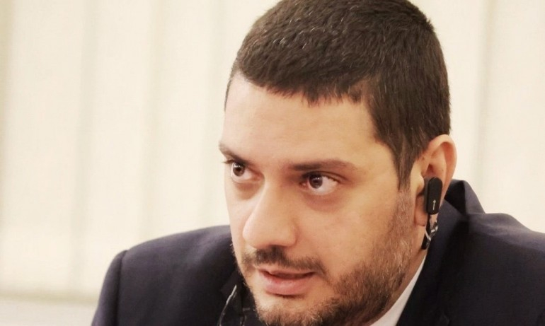 Депутат: Такъв резил с изолацията на Радев в Талин не е имало, ето 2 примера 