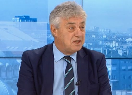 Доц. Узунов шокиращо: Колеги не вярват, че има коронавирус, а маските...