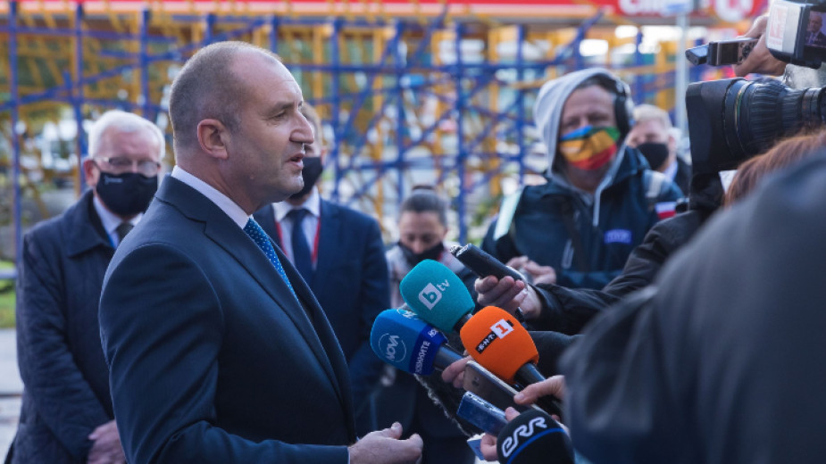 Чуждата преса нищи в детайли прекъснатото посещение на Радев в Естония
