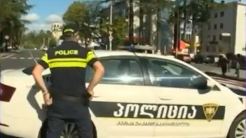 Заложническа драма в банков клон, чуват се изстрели ВИДЕО