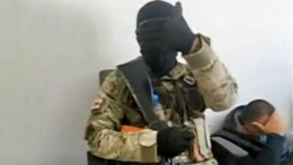 Заложническа драма в банков клон, чуват се изстрели ВИДЕО