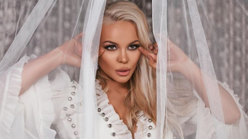 Деси Слава пусна гореща СНИМКА 18+ от плажа и призна, че...