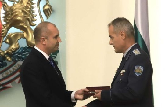 Става страшно! Коронавъзелът около президента се затяга 