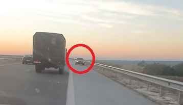 Екшън с шофьор и колона военни машини на АМ "Марица" ВИДЕО
