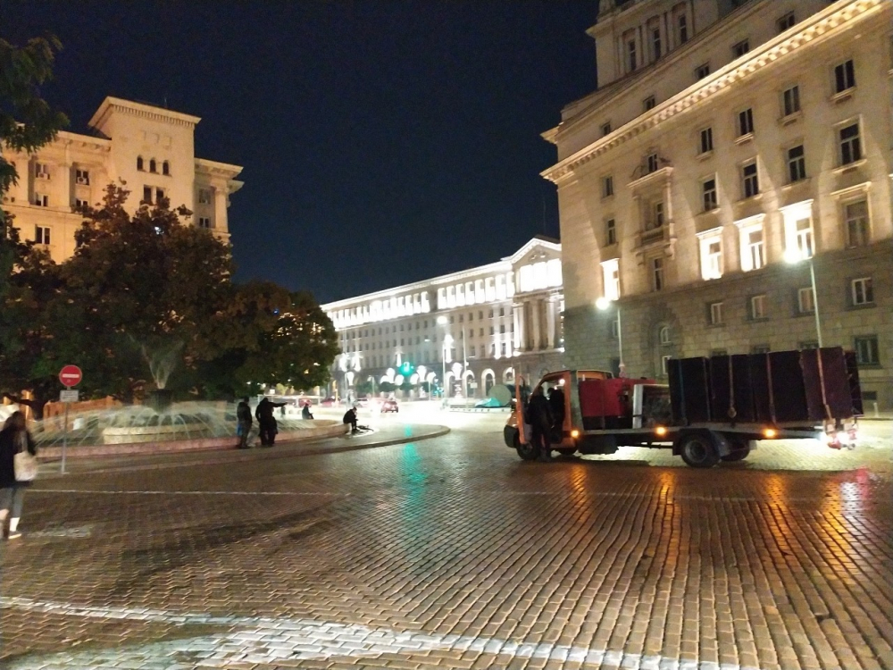Шепа хора в 108-мия ден на протеста СНИМКИ