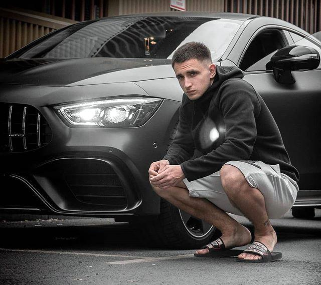 Руснак изгори Mercedes GT 63 S за 150 000 евро, ядосан от постоянните му повреди ВИДЕО 