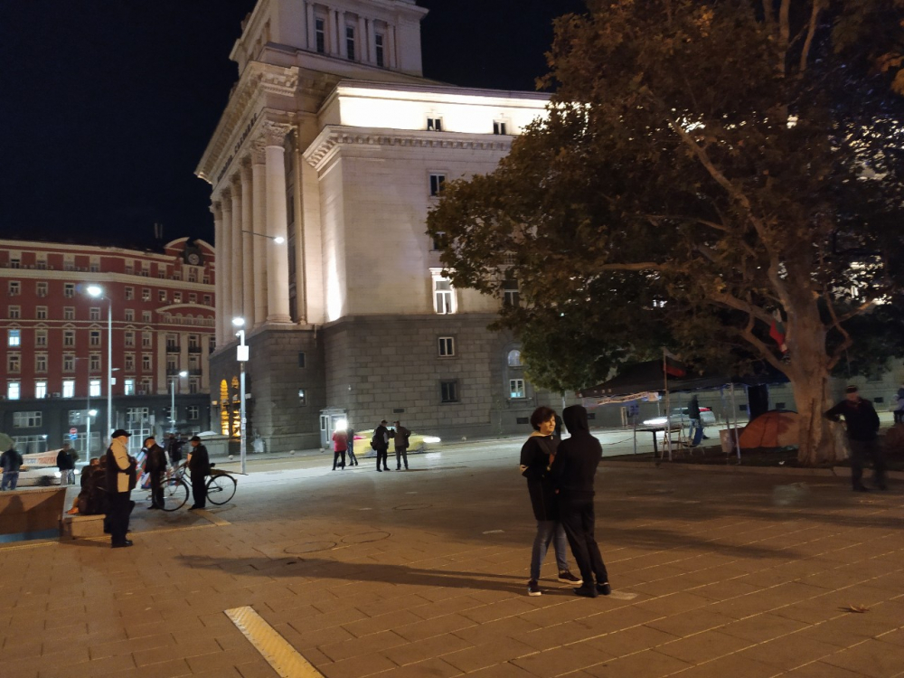 Пълна пустош на Ларгото на 110-ия ден на протеста СНИМКИ