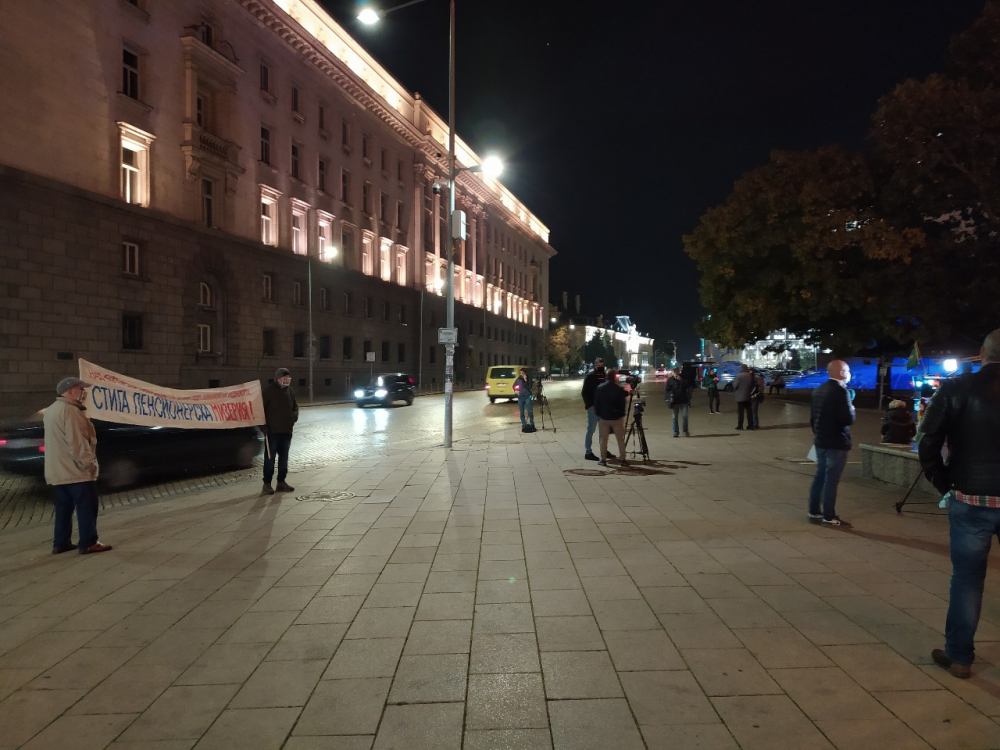 Пълна пустош на Ларгото на 110-ия ден на протеста СНИМКИ
