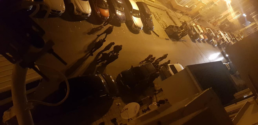 Шок в мрежата! Цигани в Ямбол се юрнаха да се тестват за COVID-19, а причината... СНИМКИ