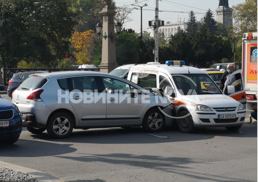 Кървави новини след страшното меле с линейка на "Орлов мост" в София СНИМКИ