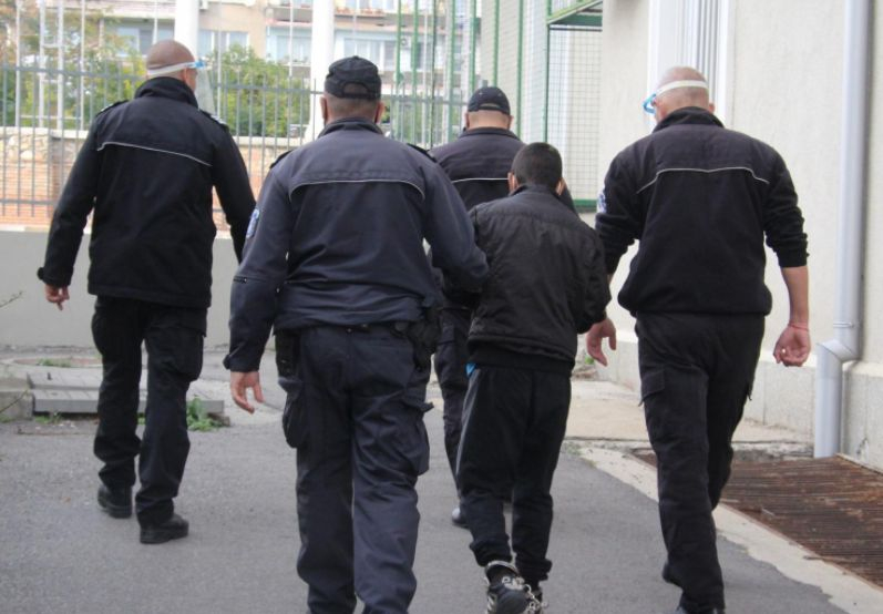 Тунджай наръгал 13-г. Диана в гърдите, а секунди след това... СНИМКИ
