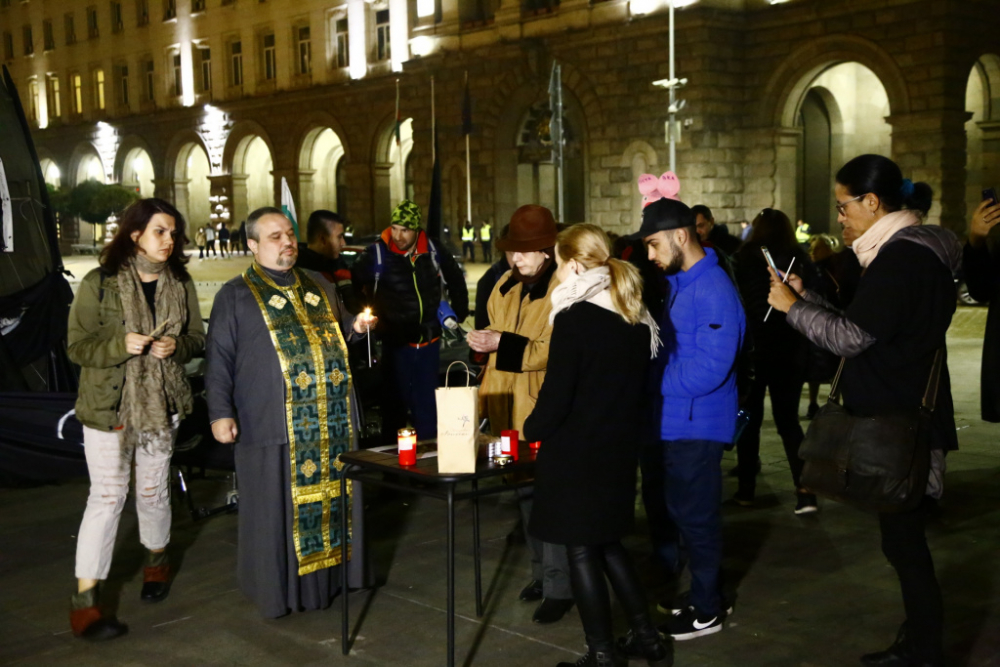 Във вихъра на мангъровската пандемия Димчев разкри колко души се събират на протестите