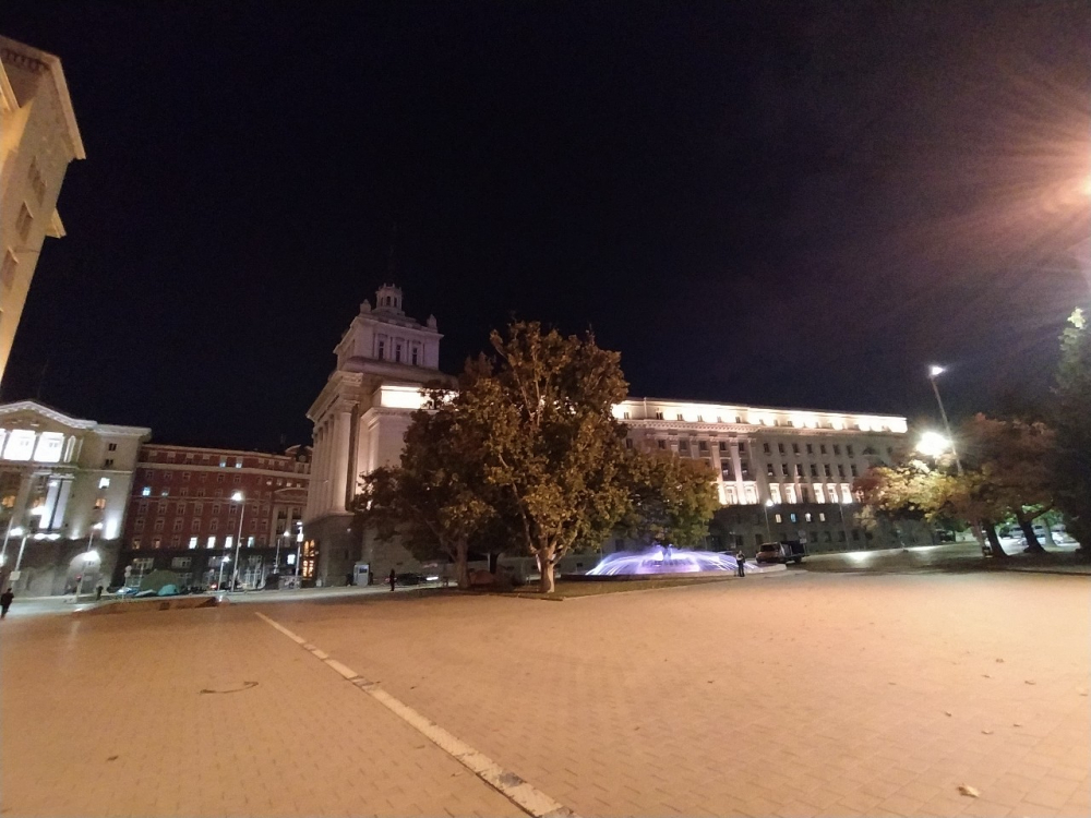 Шепа протестиращи издигнаха нова блокада в София 