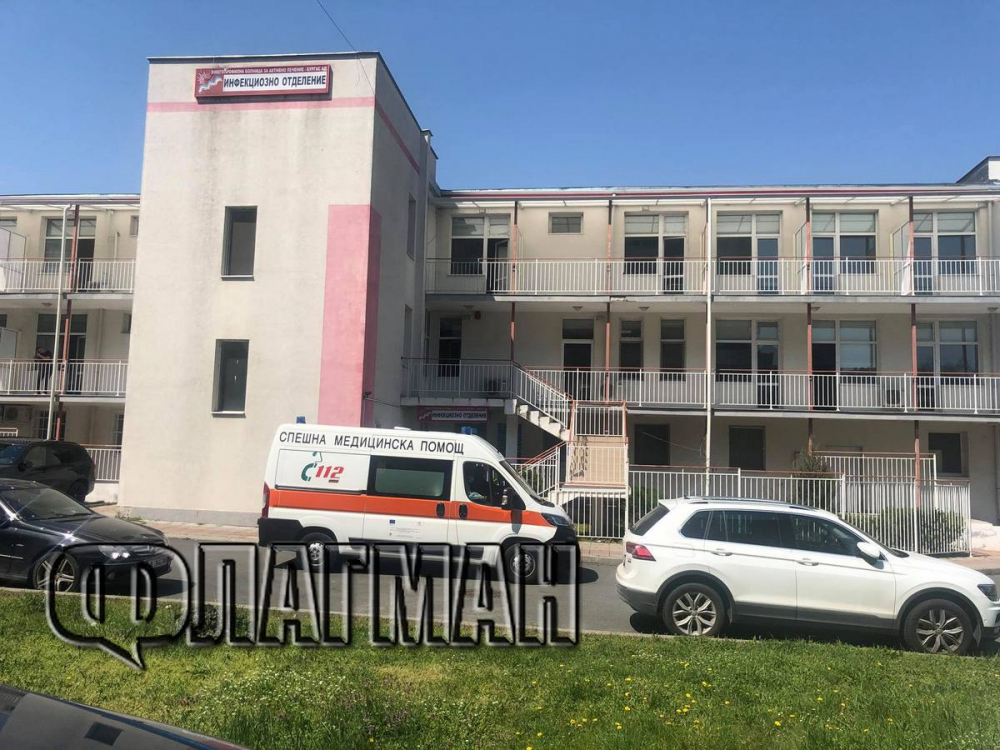 Драма! Бургазлийка моли да изпишат родителите й с К-19, за да умрат у дома