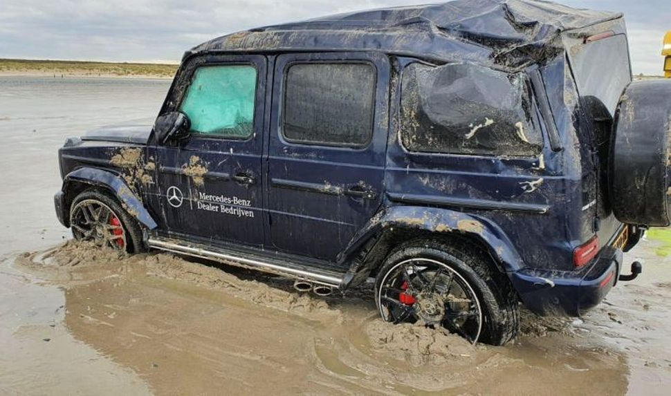  Инцидент: Mercedes-AMG G63 се преобърна няколко пъти във въздуха на плаж ВИДЕО