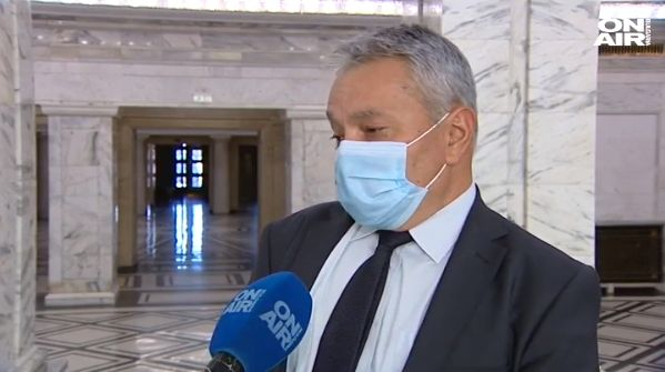 Депутатът от ГЕРБ, който е доброволец в болницата в Разлог, със страховит разказ от пулмологията