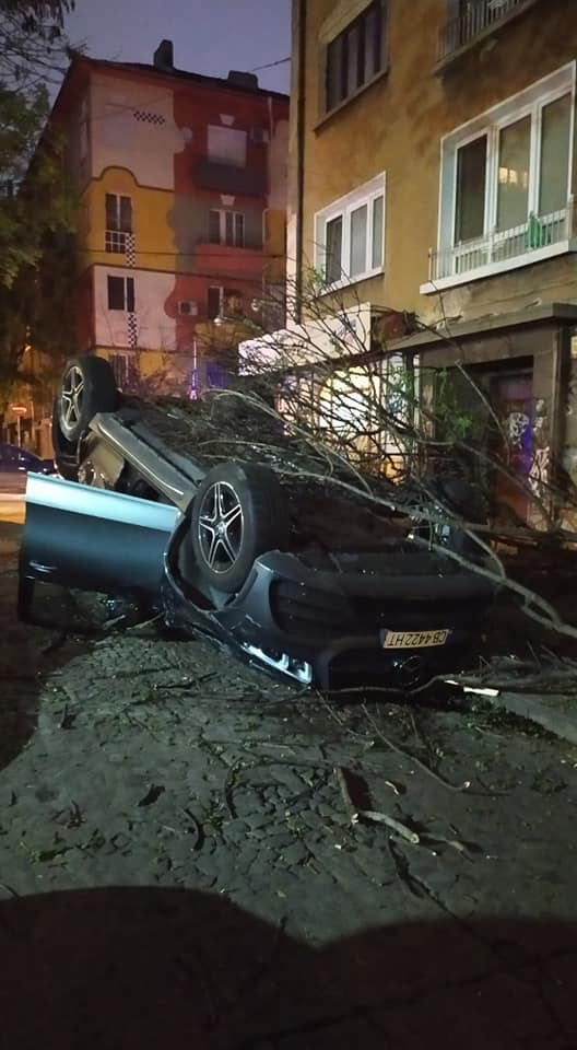 Зрелищна каскада на улицата, на която живее убиецът на Милен Цветков, взриви мрежата СНИМКИ 