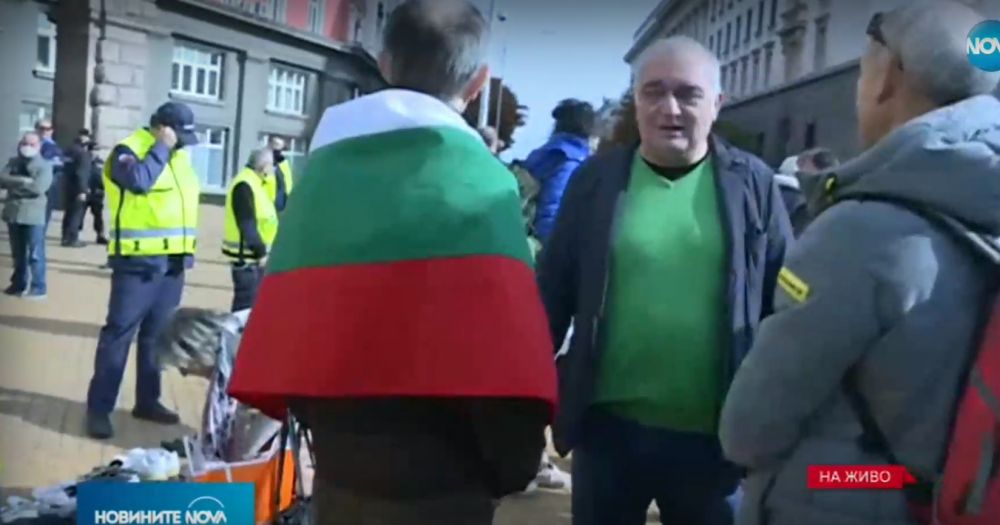 „Отровното трио” без маски налази Министерския съвет ВИДЕО
