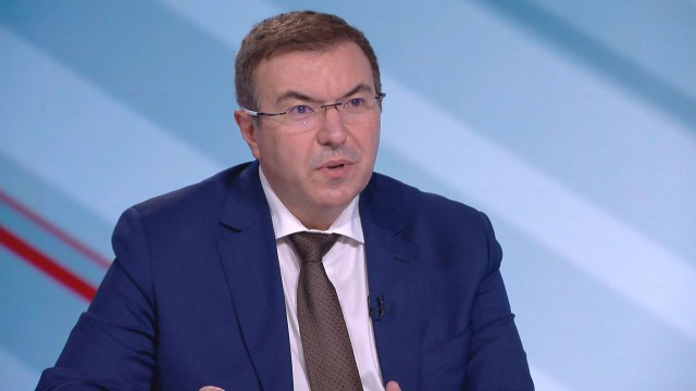 Здравният министър отговори на най-задавания въпрос - чакат ли ни нови строги мерки?!
