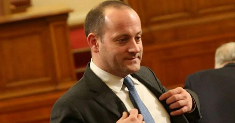 Радан Кънев полегна и на Скопие, хока България за селски бабаитлък 