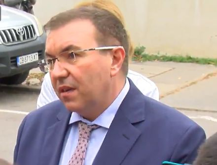 Здравният министър огласи новите мерки срещу COVID-19, мобилизиран е и доц. Мангъров