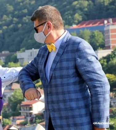 Учители и ученици плачат за учителя по английски от Търново, погубен от К-19 