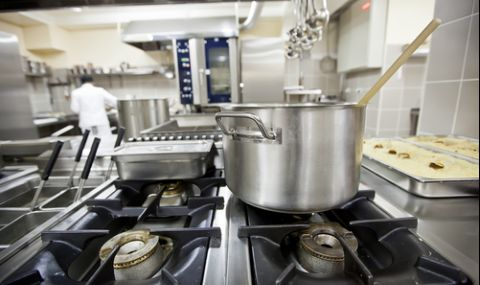 Открити са множество нарушения при фирми, осигуряващи храна на училища и ясли