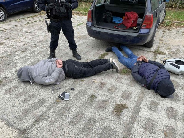 Изгладнели от К-19 варненци обирали апартаменти в Бургас, но ще си го получат