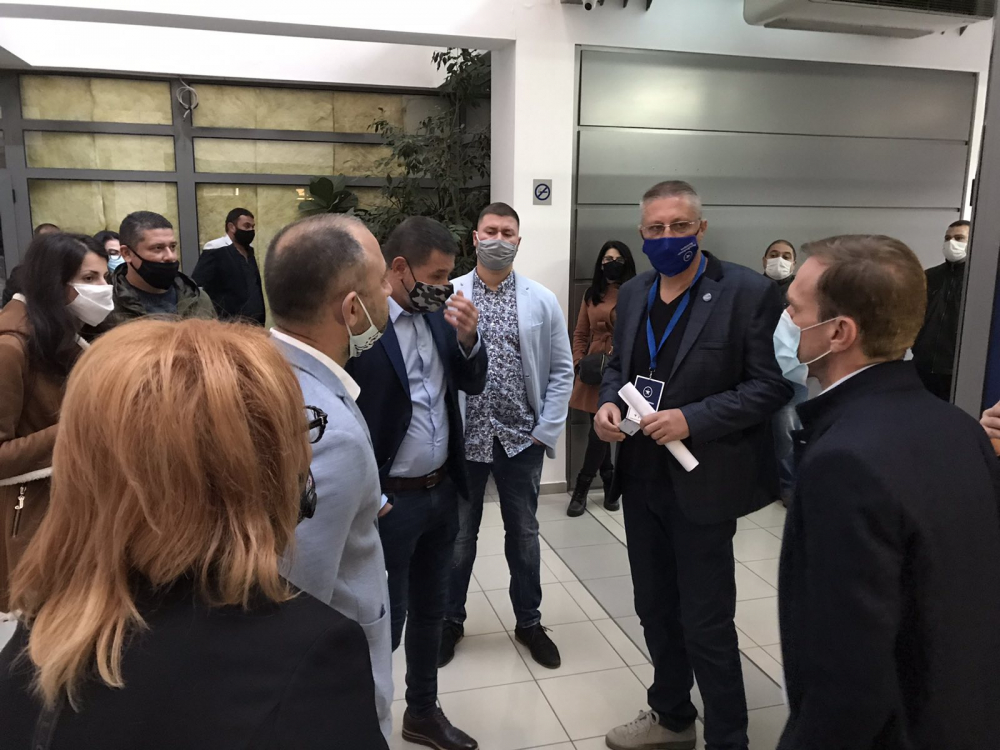 От "Лев Инс" разказаха как Цветанов се е крил и бягал от парливи въпроси в Пловдив СНИМКИ
