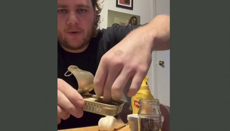 Мъж загуби вкуса си заради COVID-19 и записа ВИДЕО, гледано от милиони