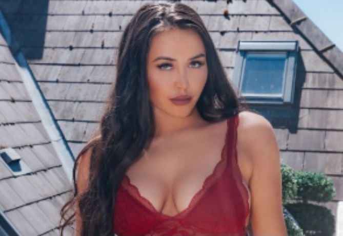 Нова секси мода на червено прозрачно бельо плъзна сред звездите СНИМКИ 18+