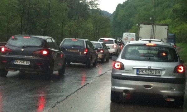 Огромно задръстване на Владая след катастрофа