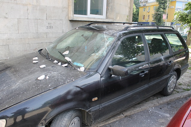 Сигнал до БЛИЦ! Страховит инцидент на пъпа на София стресна минувачите 