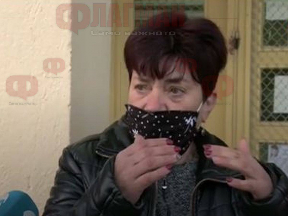 Родители и учители с подписка в защита на скандалната учителка, пребила ученичка