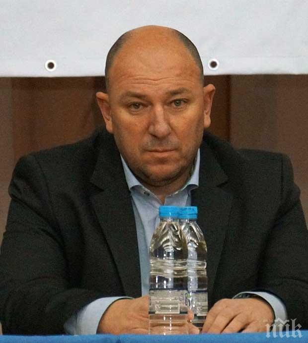 Депутатът Стоян Божинов хули съгражданите си 