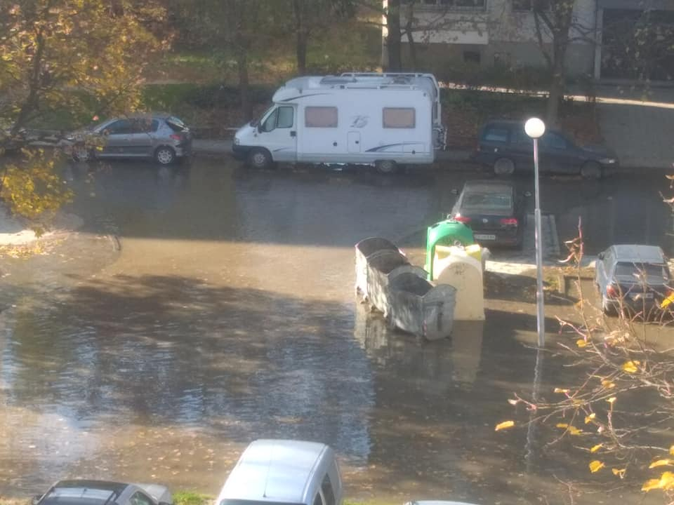 Улица в Пловдив се превърна в река СНИМКИ
