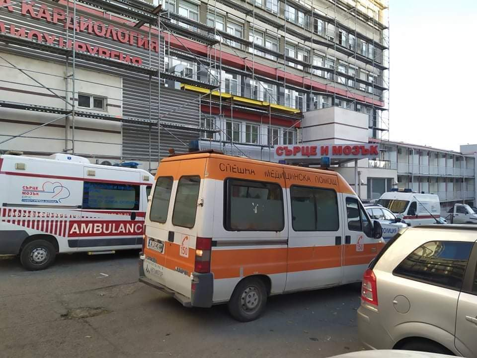 Пациент скочи от 8-ия етаж на болница в Бургас СНИМКИ