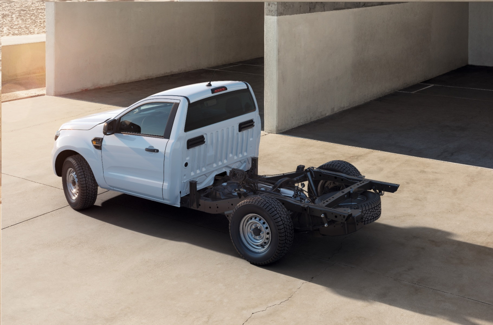 Ford Ranger с модел шаси кабина, готов за трансформации