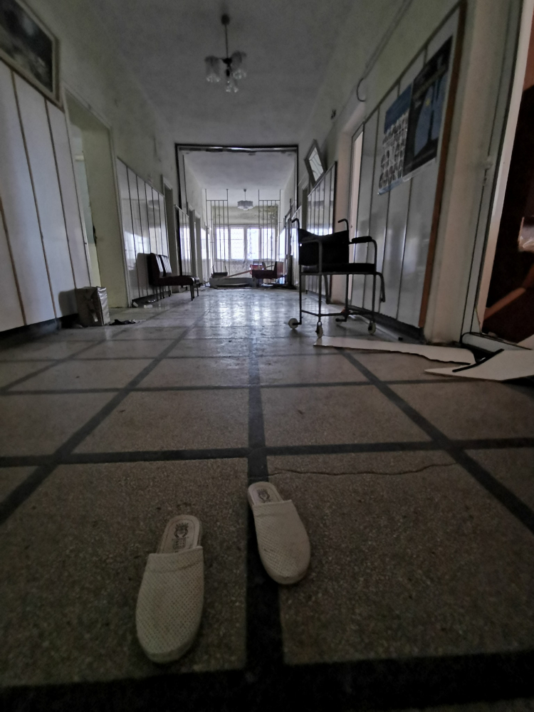 Като в Чернобил: Кошмарна гледка от най-голямата белодробна болница на Балканите край село Радунци