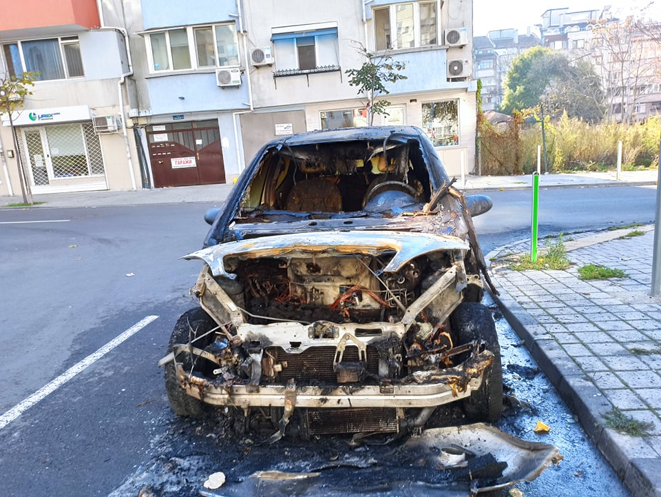 Любовна вендета? Ето какво остана от запаления в Бургас "Мерцедес"
