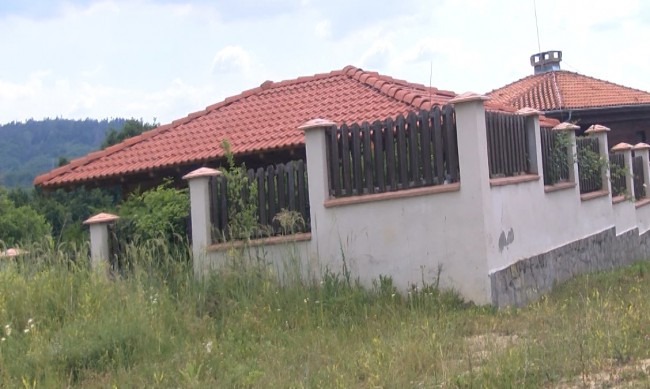 Заради пандемията: Масово продават къщи за гости 