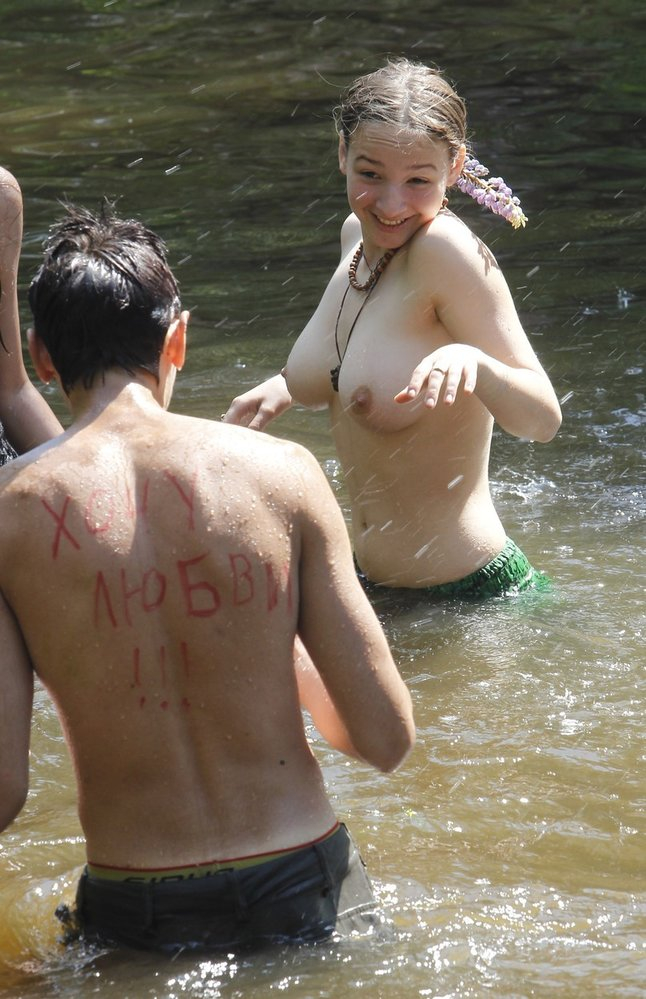 Масова оргия на хипита край Москва СНИМКИ 18+