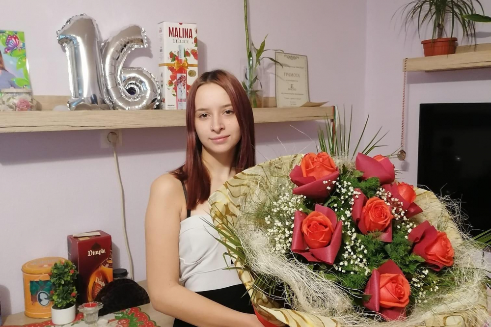 Мистерия: 16-г. красавица от София потъна вдън земя СНИМКА